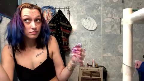 Shelby holes online show from November 20, 2025, 10:37 am