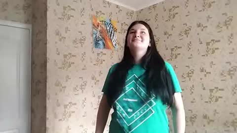 Snapshot of shellydiffley chatting on June 12, 2026, 3:11 pm Shelly online show from June 12, 2026, 3:11 pm