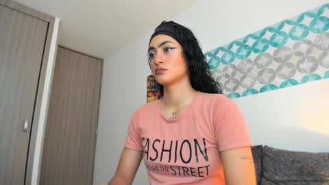 Snapshot of shelsy_d chatting on April 17, 2026, 8:56 pm S H E L S Y online show from April 17, 2026, 8:56 pm