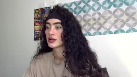Snapshot of shelsy_d chatting on May 25, 2026, 9:54 pm S H E L S Y online show from May 25, 2026, 9:54 pm