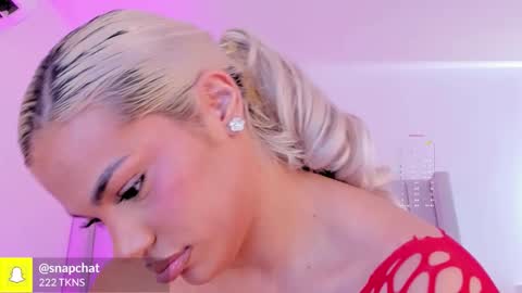 shelynna_azzul online show from November 11, 2025, 8:20 pm