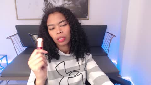 Snapshot of shenna_brunette_ chatting on December 23, 2024, 1:24 pm Shenna online show from December 23, 2024, 1:24 pm