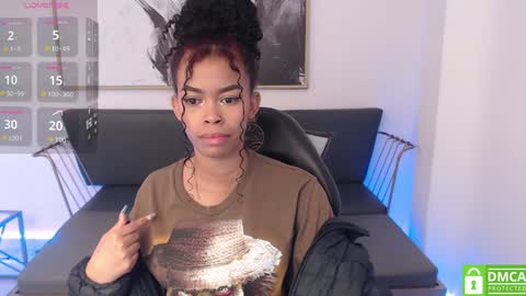 Snapshot of shenna_brunette_ chatting on January 4, 2025, 1:10 pm Shenna online show from January 4, 2025, 1:10 pm