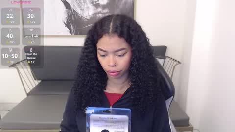 Snapshot of shenna_brunette_ chatting on February 19, 2025, 1:06 pm Shenna online show from February 19, 2025, 1:06 pm