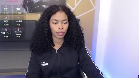 Snapshot of shenna_brunette_ chatting on March 5, 2025, 1:06 pm Shenna online show from March 5, 2025, 1:06 pm