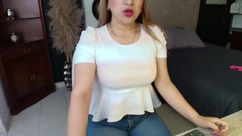 Snapshot of sheryl_jones chatting on May 19, 2026, 1:06 pm sheryl_jones online show from May 19, 2026, 1:06 pm