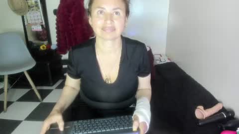 Snapshot of sherylov chatting on July 12, 2026, 1:18 am Shera Hade online show from July 12, 2026, 1:18 am