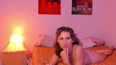 shesleepsnaked online show from October 28, 2025, 7:05 pm