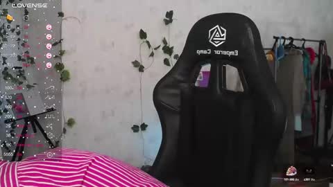 Vanessa online show from October 7, 2025, 2:58 pm