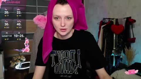 Vanessa online show from November 4, 2025, 8:57 am