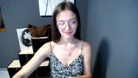 Snapshot of shining_pearl chatting on June 25, 2026, 7:02 am Jesica online show from June 25, 2026, 7:02 am