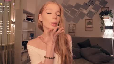 Stella  online show from February 21, 2026, 7:31 am