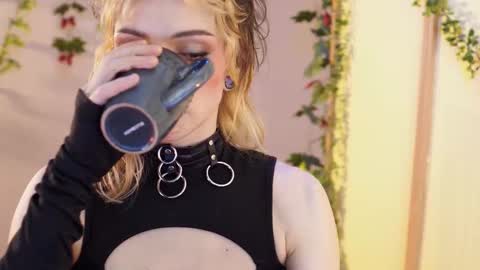 Snapshot of shiny_jail chatting on October 4, 2025, 10:52 pm JennyMira THANK YOU FOR 77 777 online show from October 4, 2025, 10:52 pm