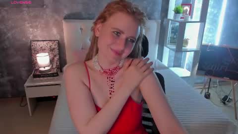 Snapshot of shiny_lisss chatting on June 15, 2026, 1:35 pm Lisa online show from June 15, 2026, 1:35 pm