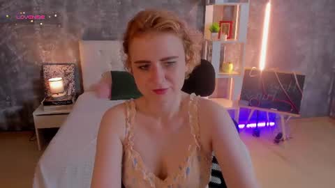 Snapshot of shiny_lisss chatting on July 5, 2026, 1:23 am Lisa online show from July 5, 2026, 1:23 am