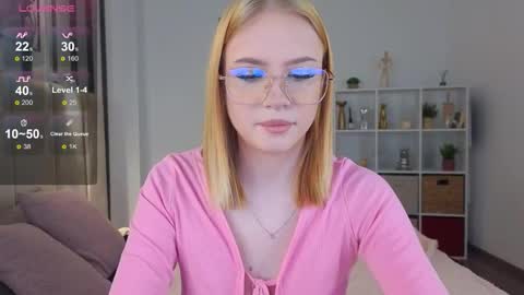 shinyluna online show from November 15, 2025, 10:01 am