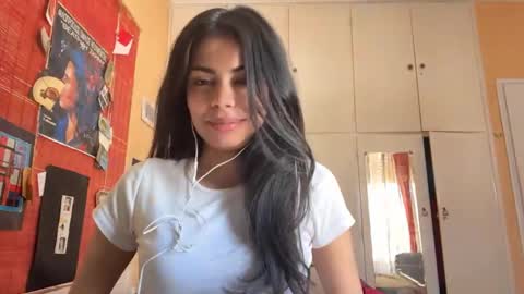 Snapshot of shirleendurrah chatting on April 24, 2026, 8:28 am Karin online show from April 24, 2026, 8:28 am