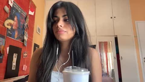 Snapshot of shirleendurrah chatting on April 29, 2026, 8:51 am Karin online show from April 29, 2026, 8:51 am