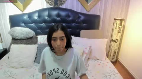 Snapshot of shirley_sweett chatting on October 29, 2025, 10:22 pm Shirley online show from October 29, 2025, 10:22 pm