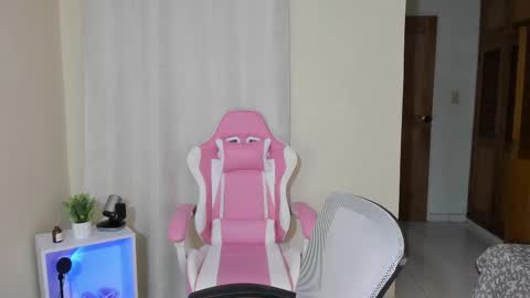  kendal  online show from February 17, 2025, 8:47 pm