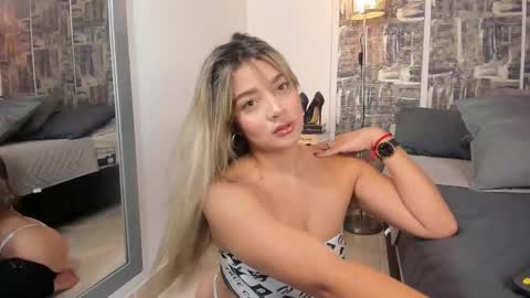SHOFIA online show from October 17, 2025, 4:53 pm