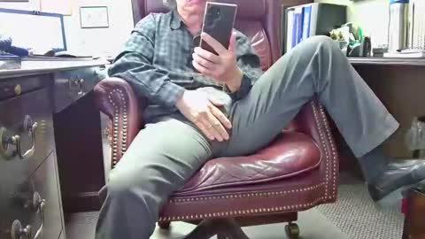 Snapshot of shootme69 chatting on February 4, 2026, 5:30 pm nikolas send dm for an appointment online show from February 4, 2026, 5:30 pm