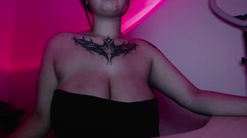 Shopie Hank  online show from December 2, 2024, 3:15 am