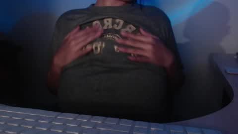 Shopie Hank  online show from December 19, 2024, 1:28 am