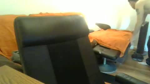 showherenow online show from December 21, 2025, 7:48 am