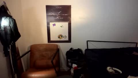 Snapshot of shreddylong chatting on May 2, 2026, 2:27 am shreddylong online show from May 2, 2026, 2:27 am