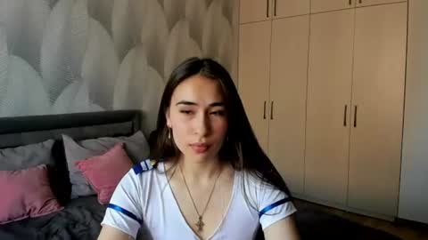 Snapshot of shy_bambiii chatting on June 16, 2026, 8:39 am Mika online show from June 16, 2026, 8:39 am