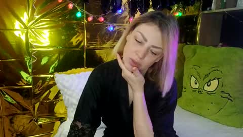 shy_girl80 online show from December 16, 2025, 10:31 am
