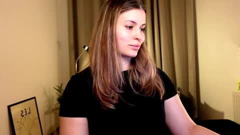 shy_nerd_babyy online show from February 4, 2025, 11:16 am