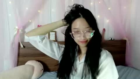 Snapshot of shy_pink_doll chatting on July 24, 2026, 3:43 pm shy_pink_doll online show from July 24, 2026, 3:43 pm