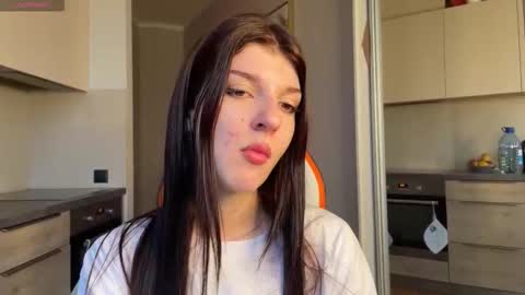 Snapshot of shybella_girl chatting on October 25, 2025, 6:54 am Bella online show from October 25, 2025, 6:54 am