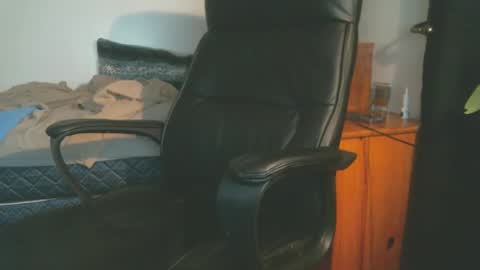 shyboyhugecum2020 online show from April 19, 2026, 4:12 am