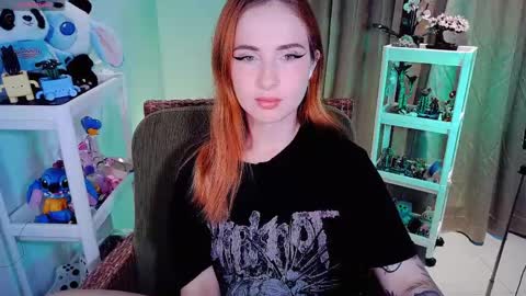 Snapshot of shyfoxxxy chatting on May 17, 2026, 6:33 am Effie online show from May 17, 2026, 6:33 am