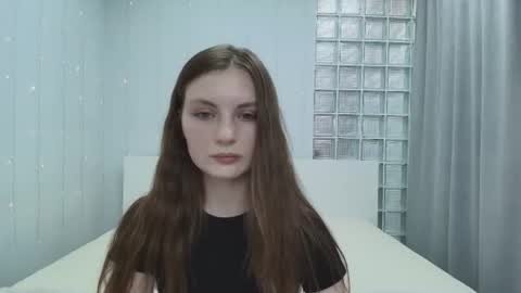 Snapshot of shyly_lisa chatting on June 13, 2026, 1:36 am shyly_lisa online show from June 13, 2026, 1:36 am