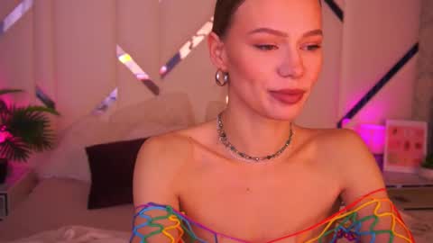 shyysiren online show from November 17, 2025, 8:20 am