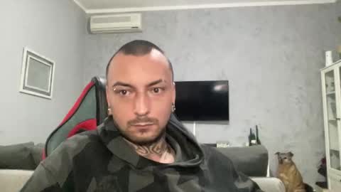 sidvicious23cm online show from December 3, 2025, 6:39 pm