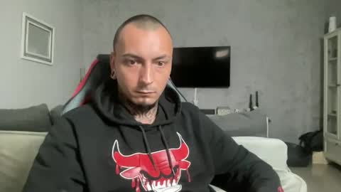 sidvicious23cm online show from March 17, 2026, 5:27 pm