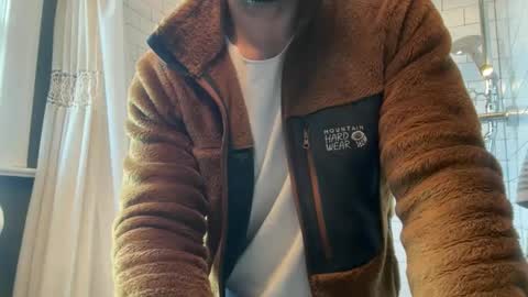 sie273 online show from November 14, 2025, 3:33 pm