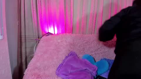 sienna_lux01 online show from June 17, 2026, 3:20 am