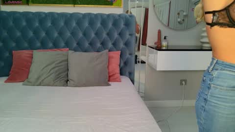 Sienna online show from February 11, 2026, 5:01 am