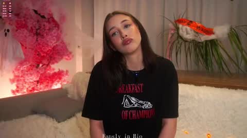 Eva  online show from October 31, 2025, 11:44 am