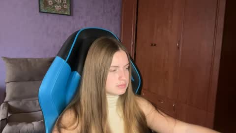 Snapshot of silksinner_ chatting on June 5, 2026, 7:58 am Erica online show from June 5, 2026, 7:58 am