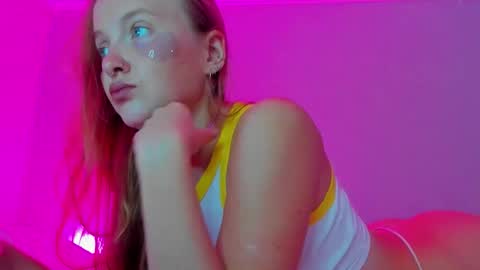 Mila online show from September 9, 2025, 8:25 am