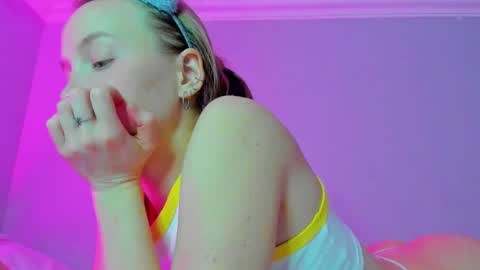 Mila online show from October 30, 2025, 6:59 am