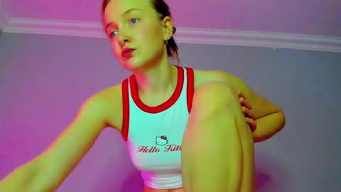 Mila online show from November 25, 2025, 9:09 am