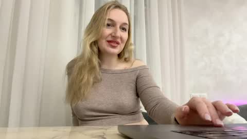 silkyvera online show from April 11, 2026, 8:02 pm